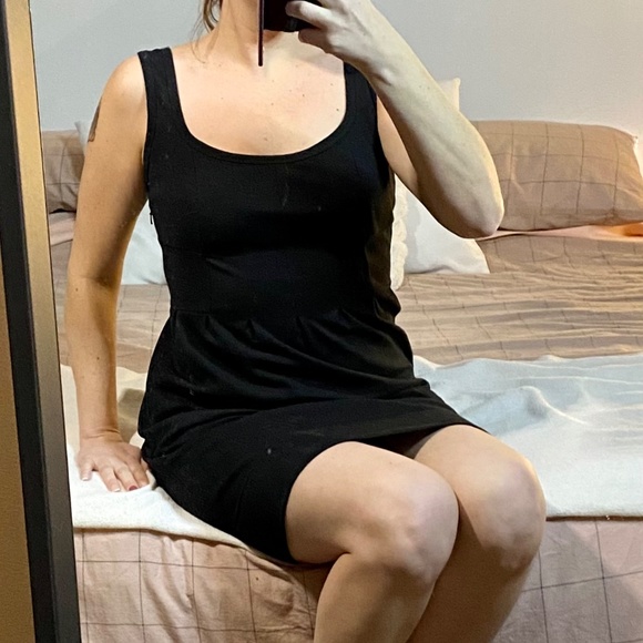 Perfect little black dress - Picture 2 of 4